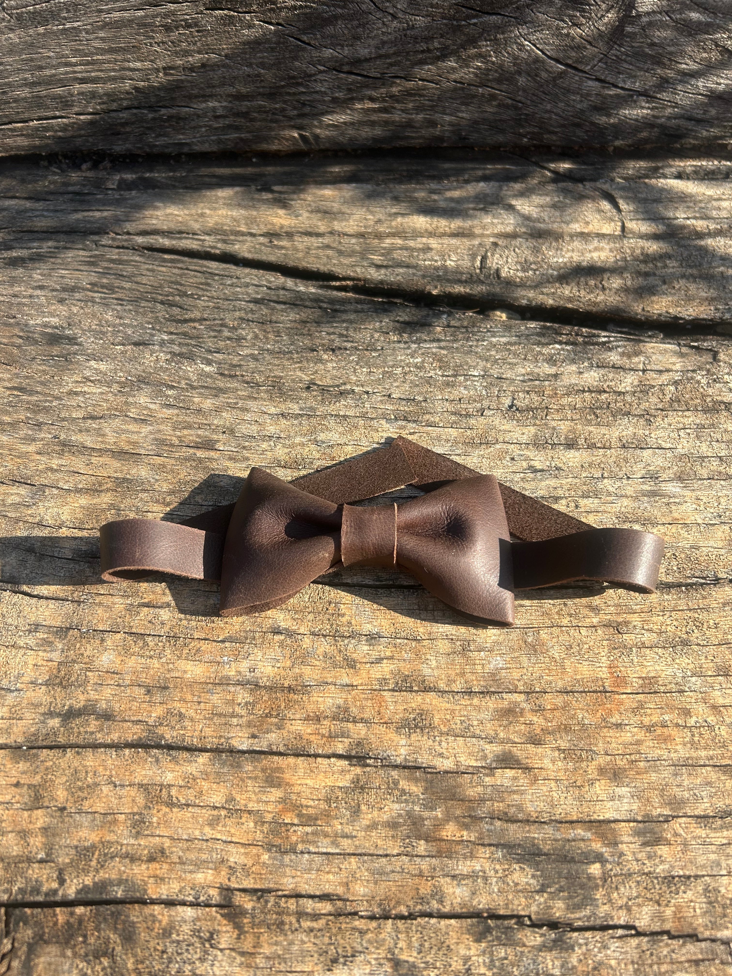 Leather bowtie