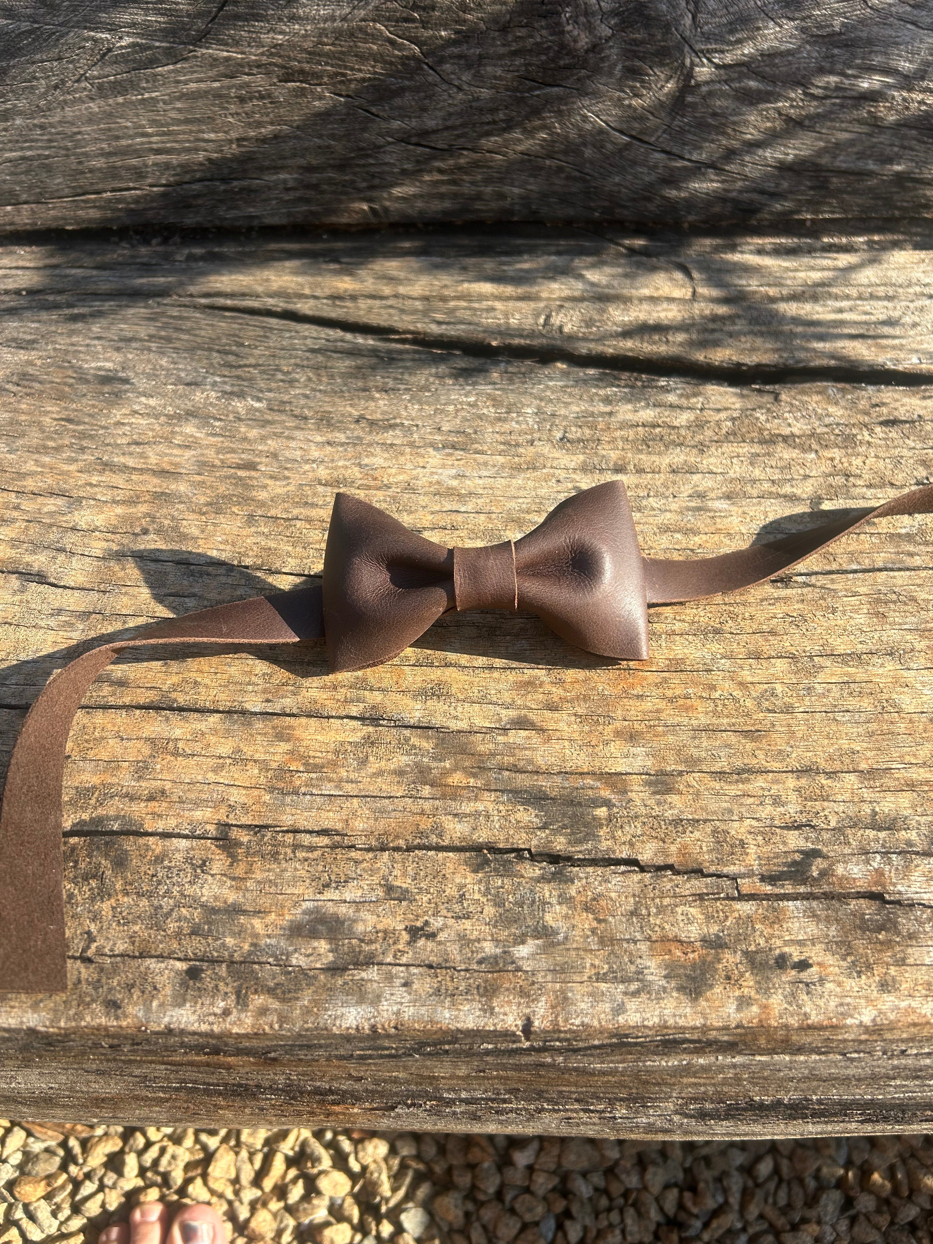 Leather bowtie